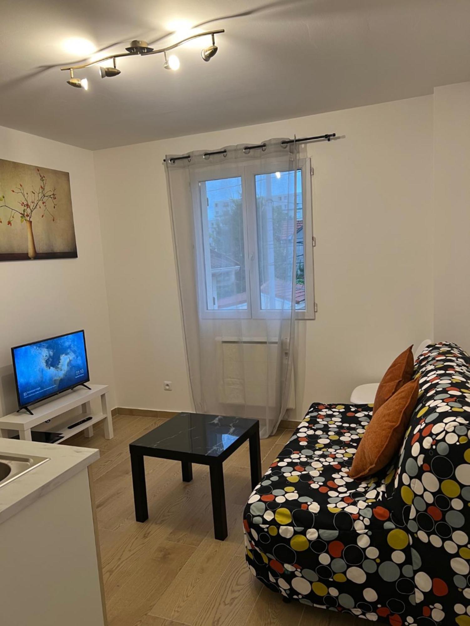 Appartement Lumineux Pres Metro Saint-Denis  Exterior foto